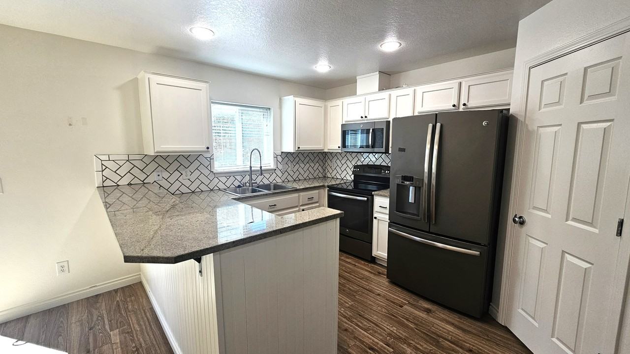 1817 Ne 88th Cir #1 - Photo 3 of 13