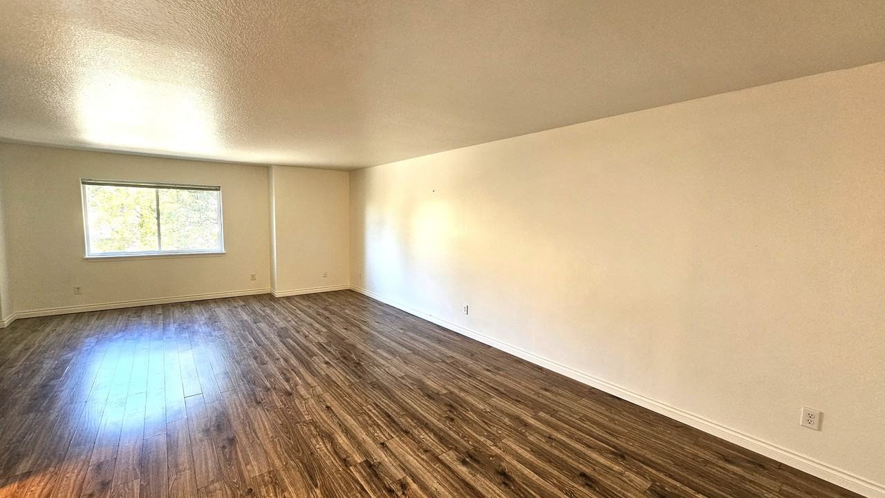 1817 Ne 88th Cir #1 - Photo 5 of 13