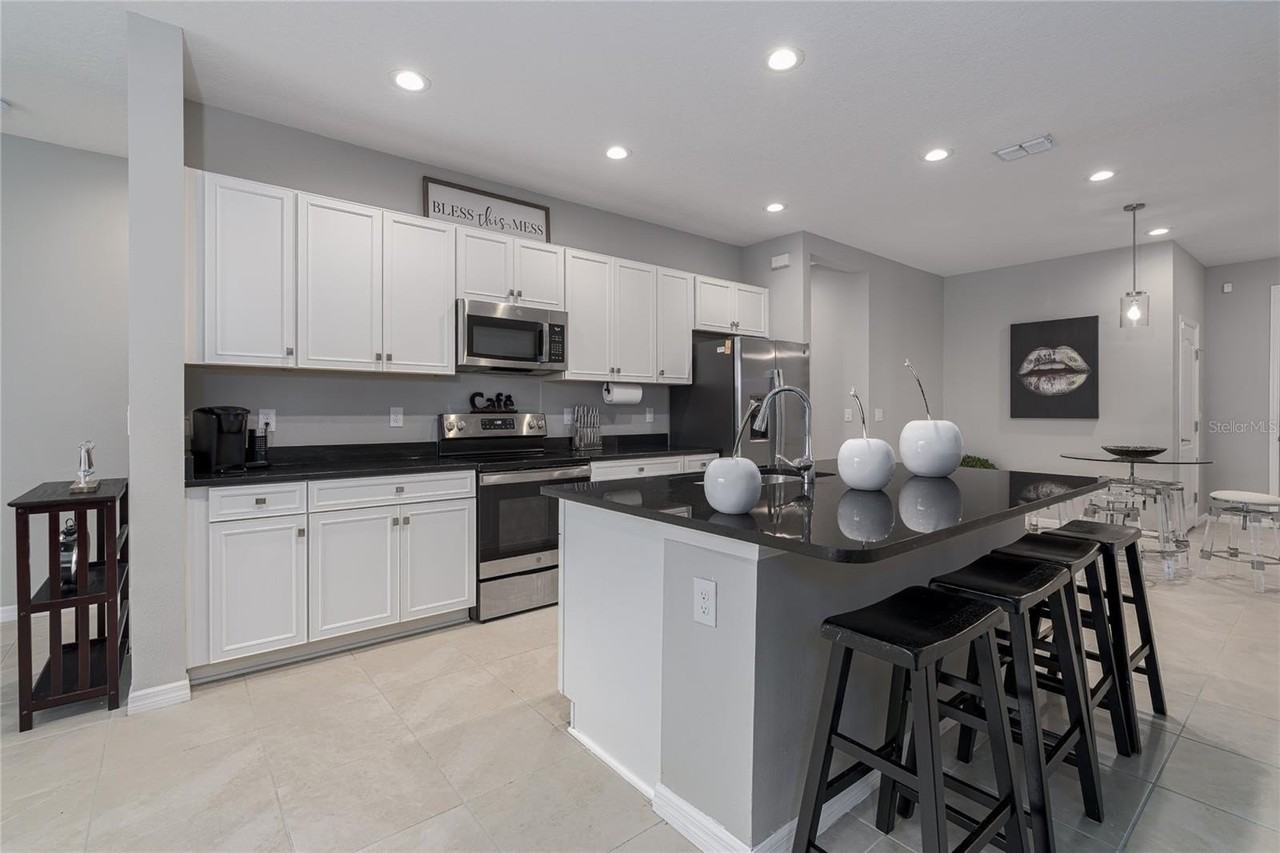 8518 Canyon Creek Trl - Photo 6 of 33
