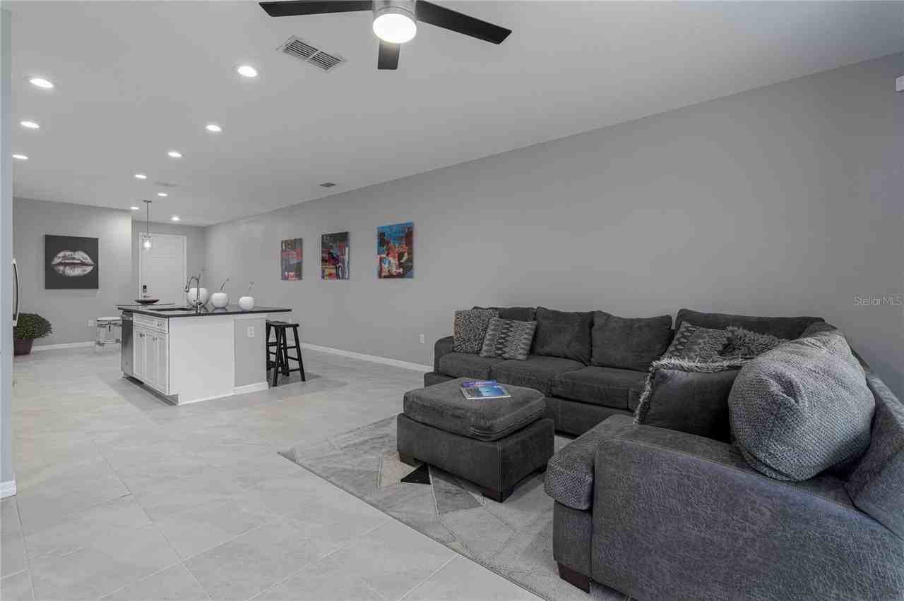 8518 Canyon Creek Trl - Photo 7 of 33