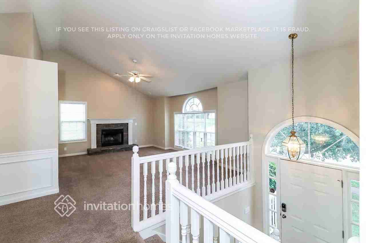 4067 Mount Vernon Dr - Photo 4 of 19