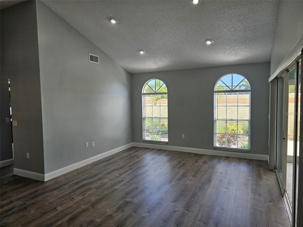 3625 57th Avenue Dr W - Photo 4 of 40