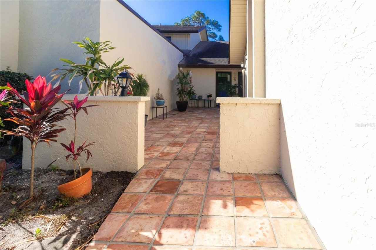 4660 La Jolla Dr - Photo 3 of 40