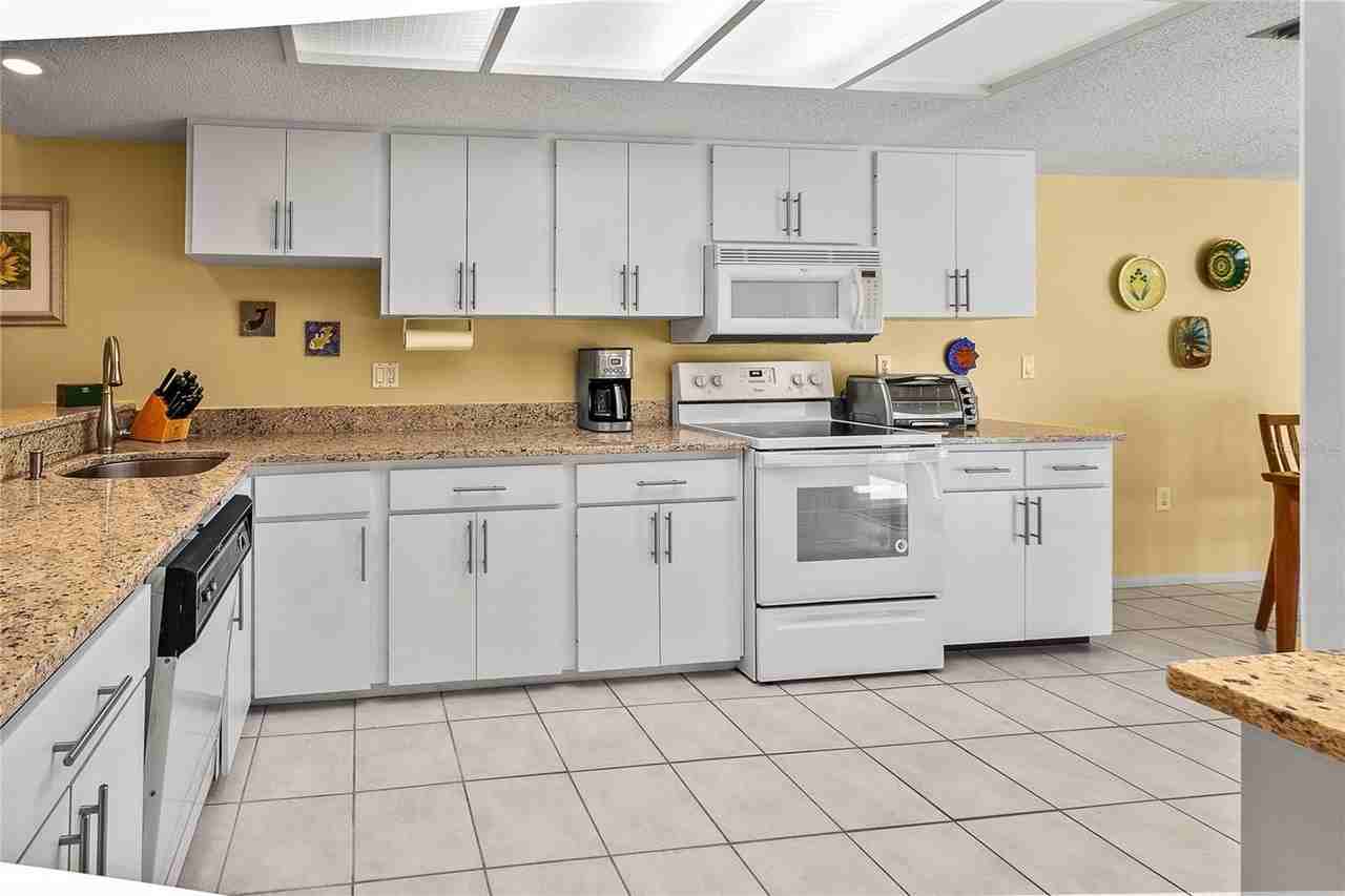 4660 La Jolla Dr - Photo 7 of 40