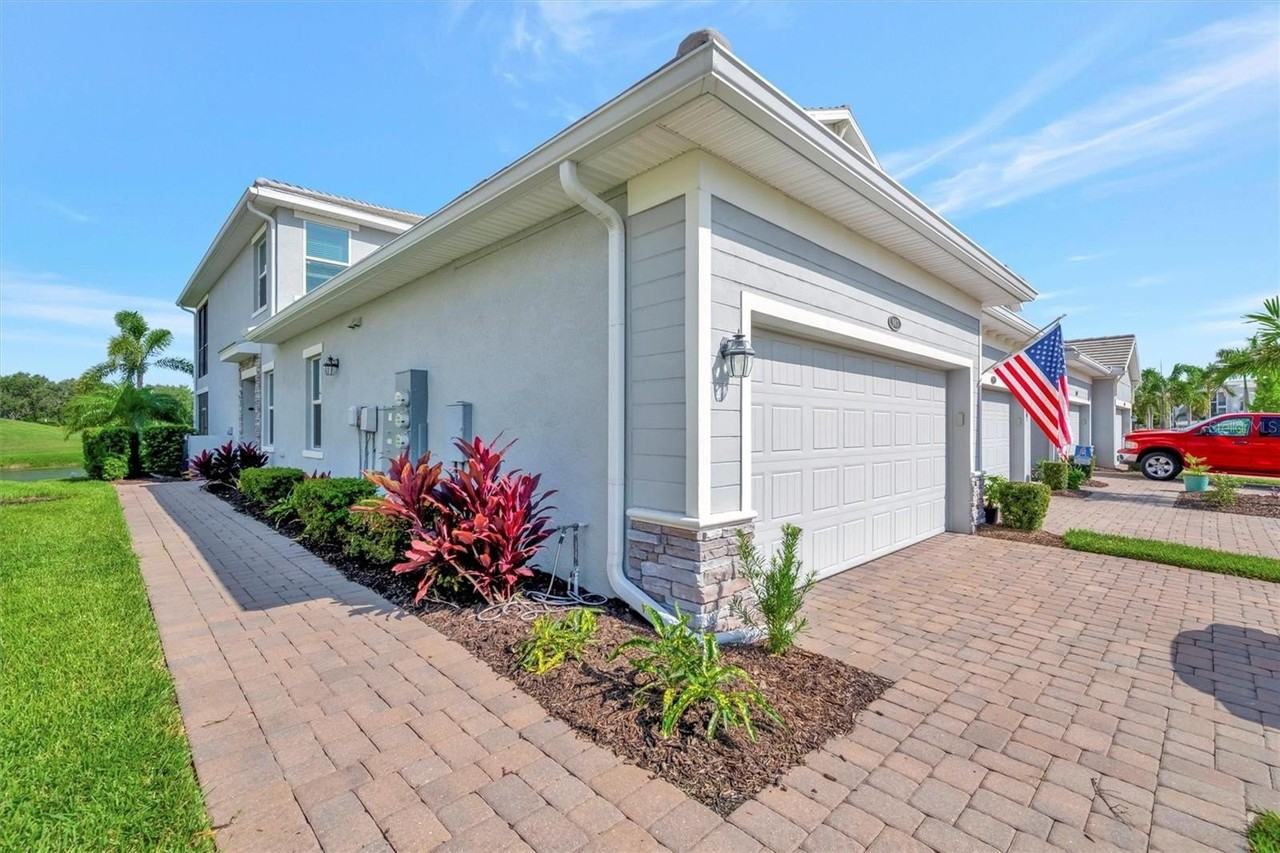 947 Tidewater Shores Loop - Photo 4 of 50