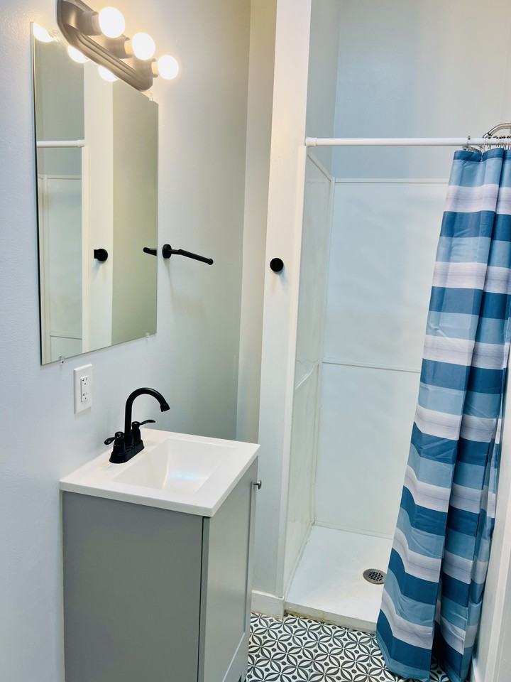 831 N Chestnut St #2 - Photo 6 of 13