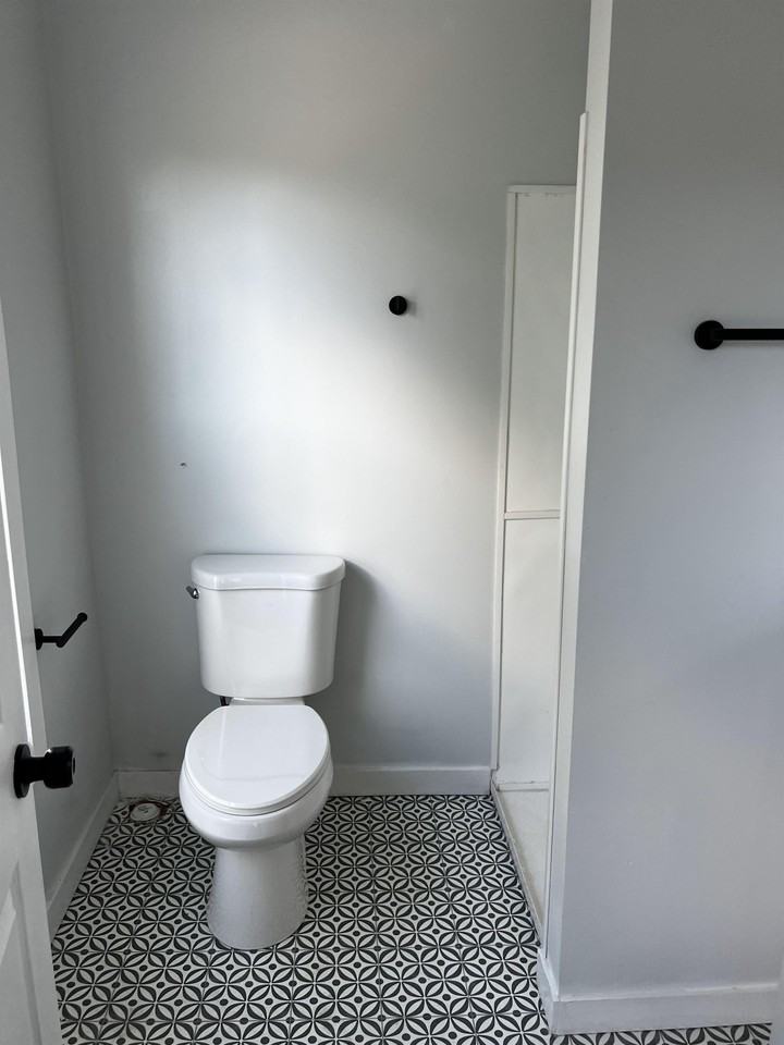 831 N Chestnut St #2 - Photo 7 of 13