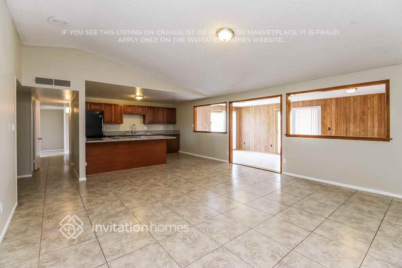 6943 W Hubbell St - Photo 4 of 17