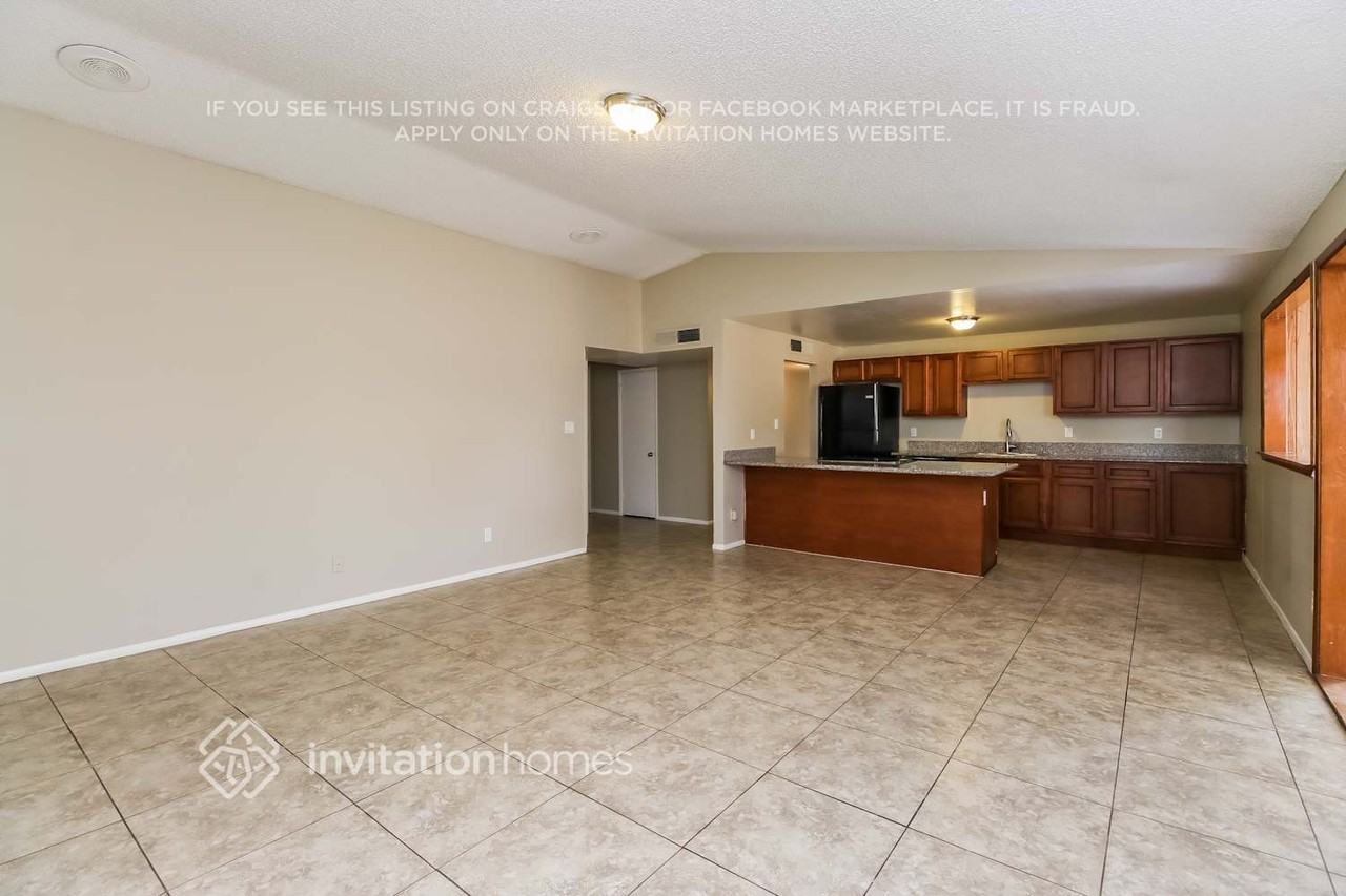 6943 W Hubbell St - Photo 5 of 17