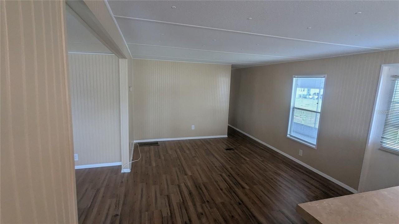 39518 Sterling Dr - Photo 3 of 10