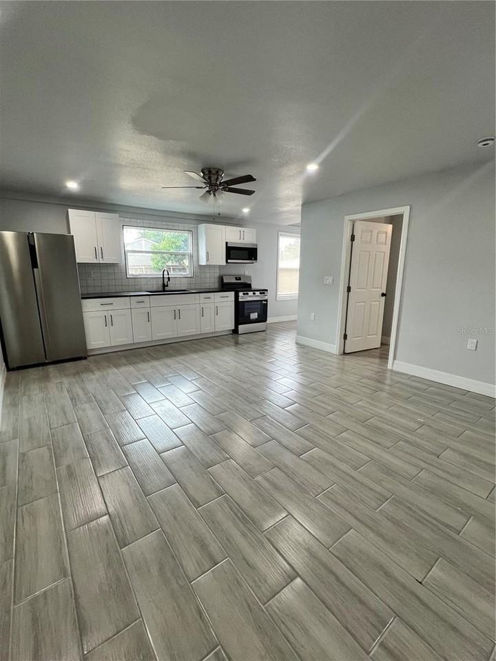 2309 21st Ave W - Photo 4 of 12