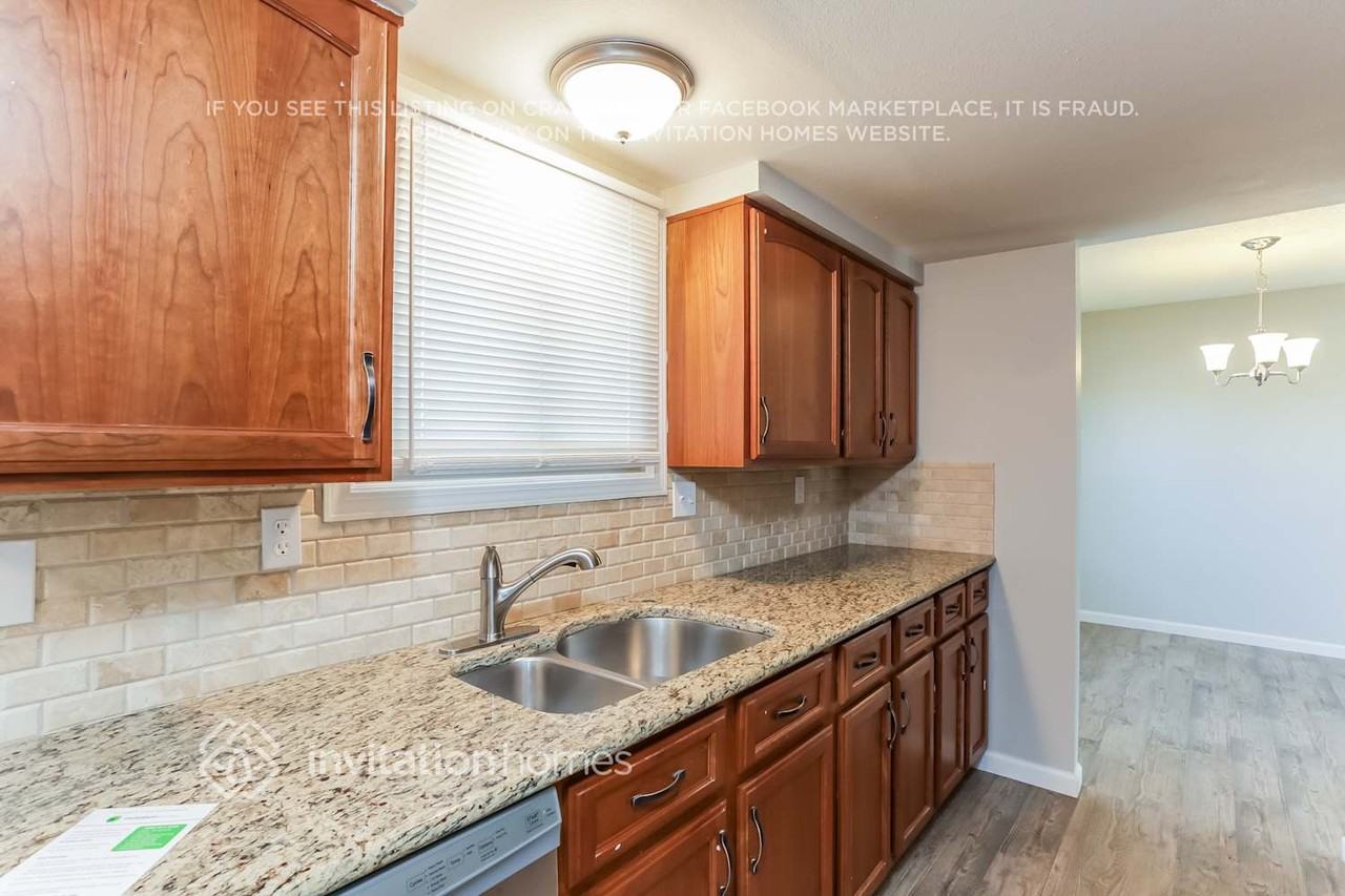 2569 E 102nd Ave - Photo 5 of 18