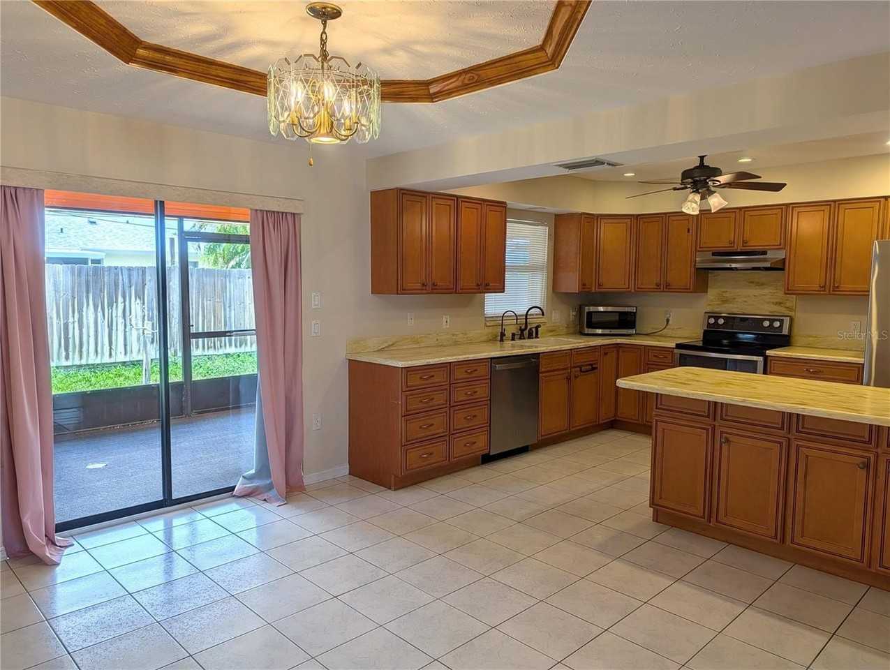 88 Temple Rd - Photo 7 of 32