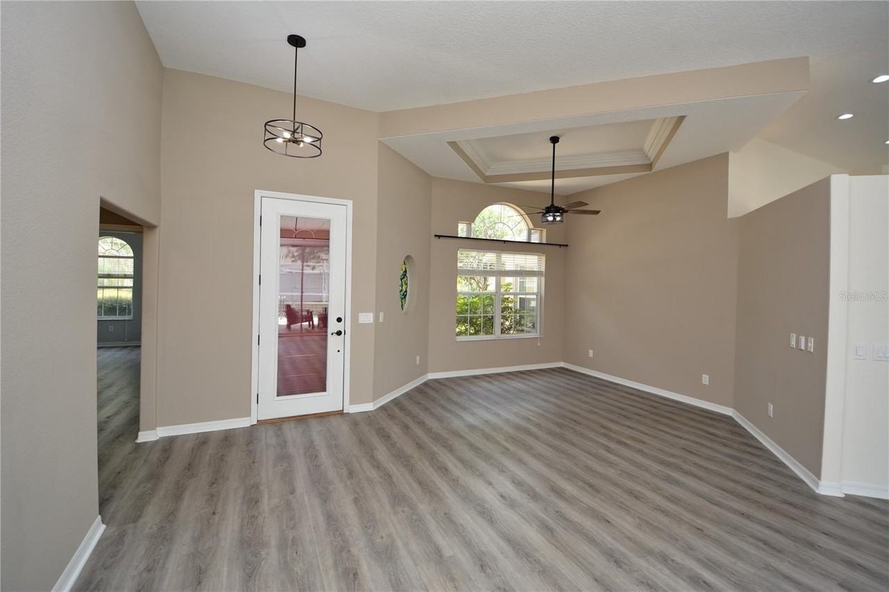 18 Wellwater Dr - Photo 4 of 38