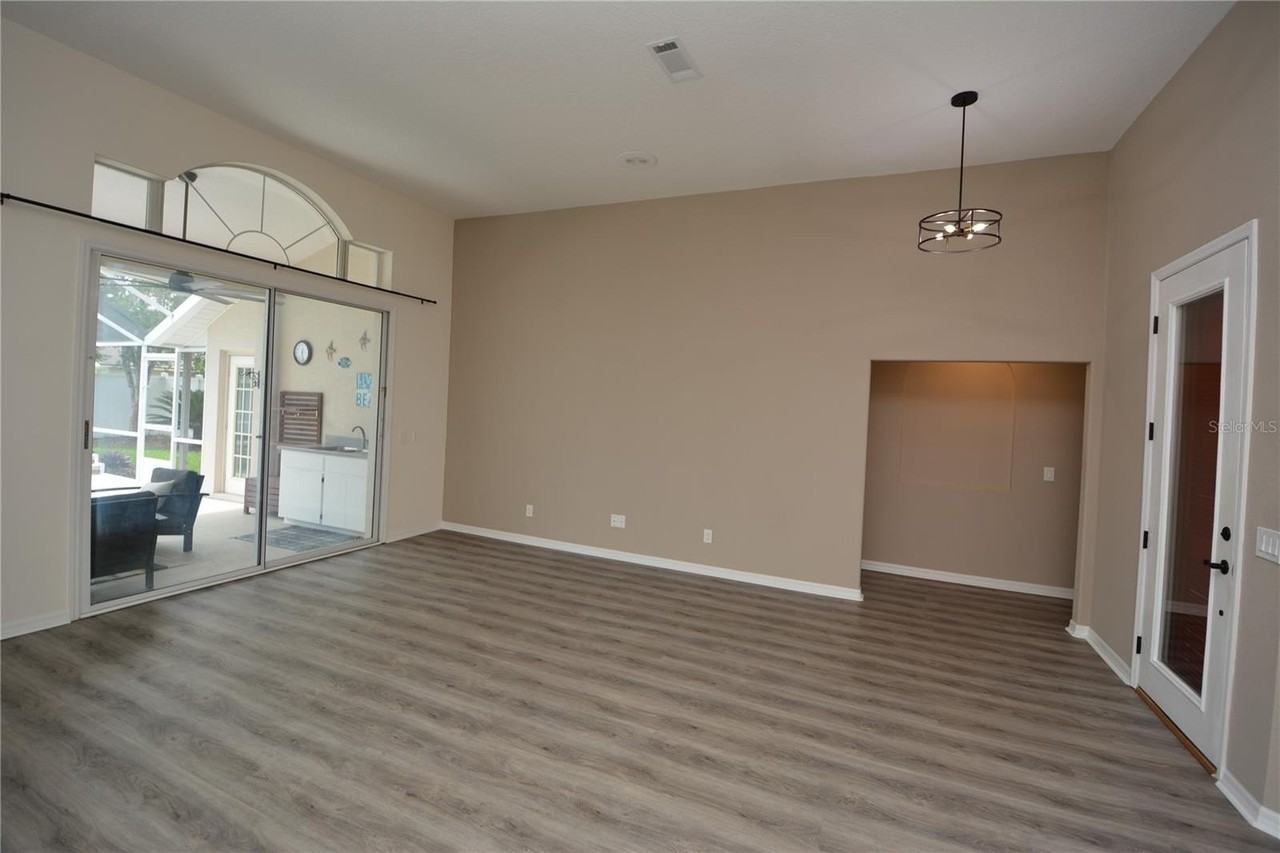 18 Wellwater Dr - Photo 5 of 38