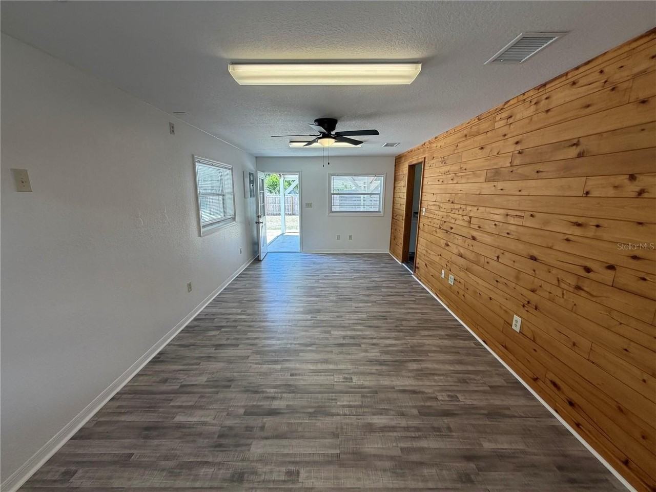 306 N Iona Ave - Photo 2 of 15