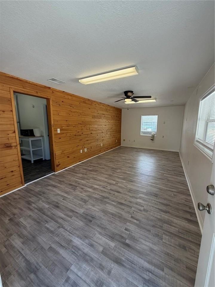 306 N Iona Ave - Photo 3 of 15