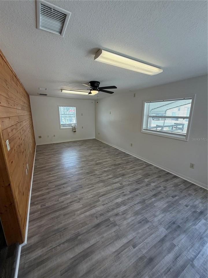 306 N Iona Ave - Photo 4 of 15