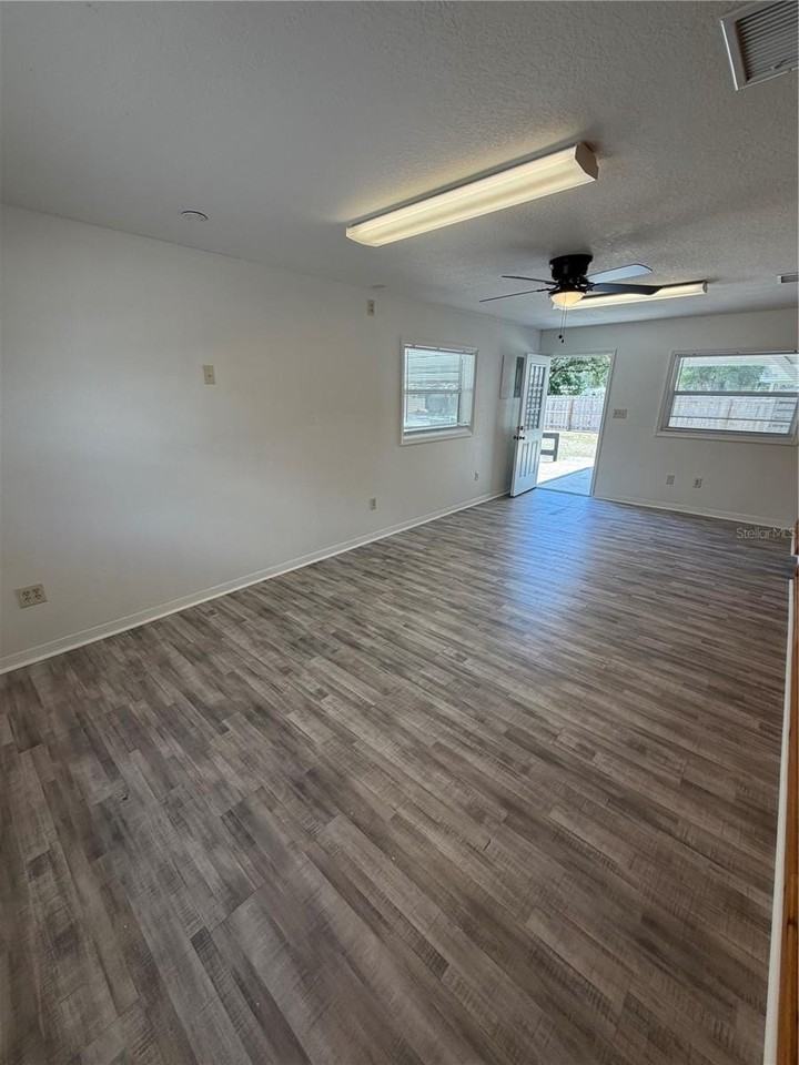 306 N Iona Ave - Photo 5 of 15