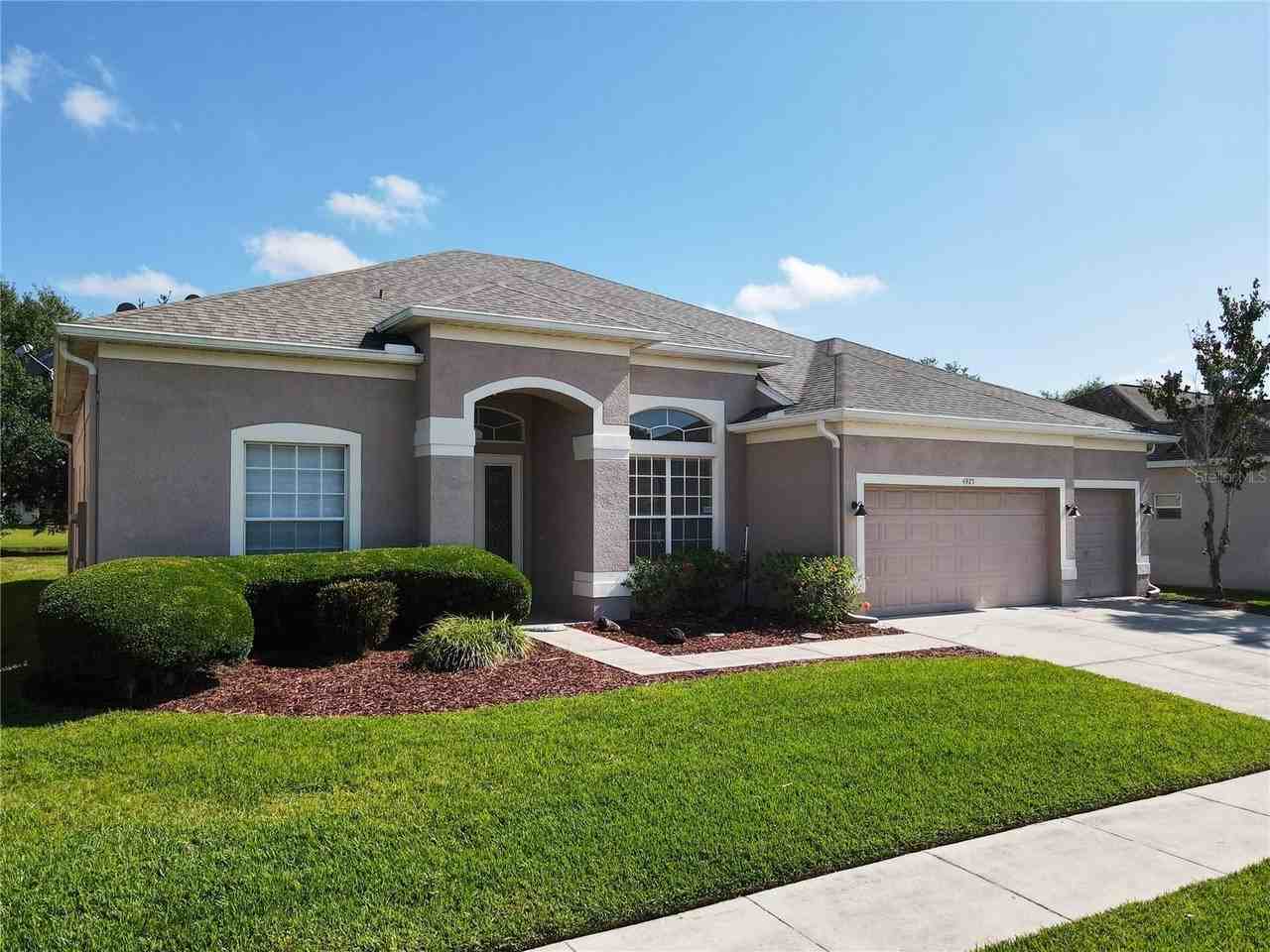 4925 Brightmour Cir - Photo 4 of 50