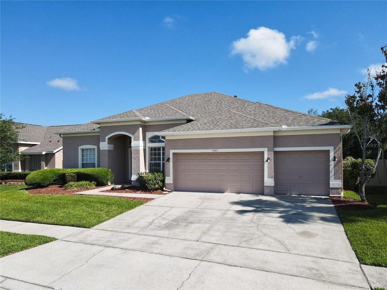 4925 Brightmour Cir - Photo 5 of 50