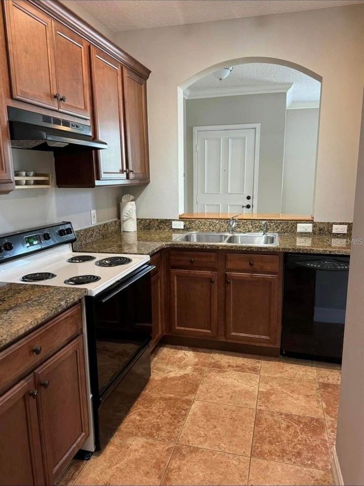 611 Campus St #180 - Photo 7 of 13