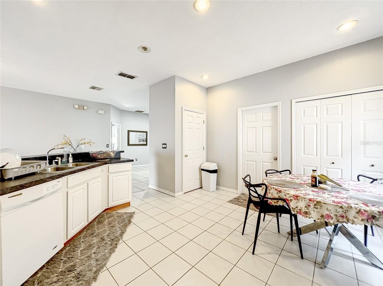 501 Summer Place Loop - Photo 5 of 17