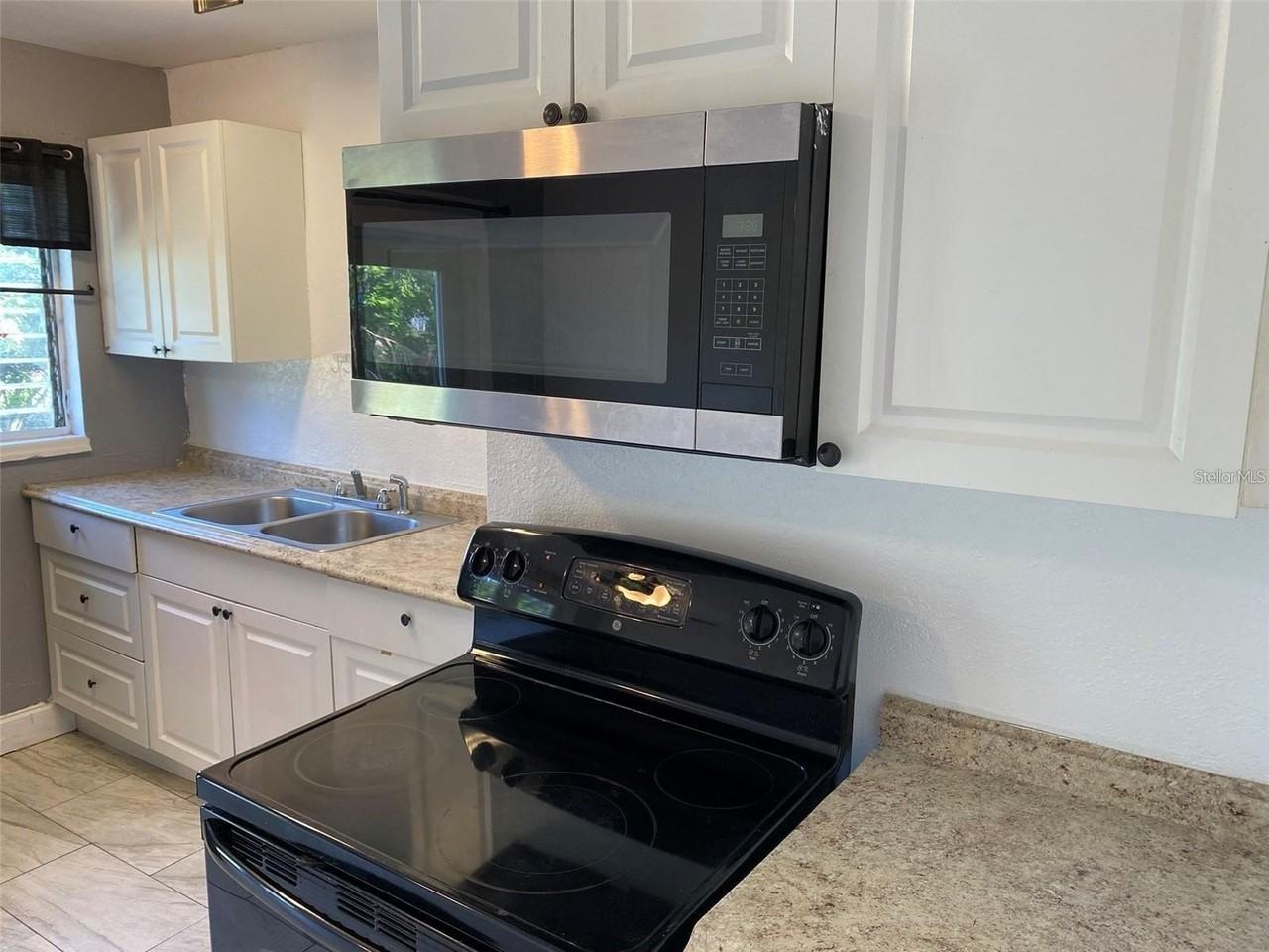 49 Orange Park Blvd - Photo 4 of 13