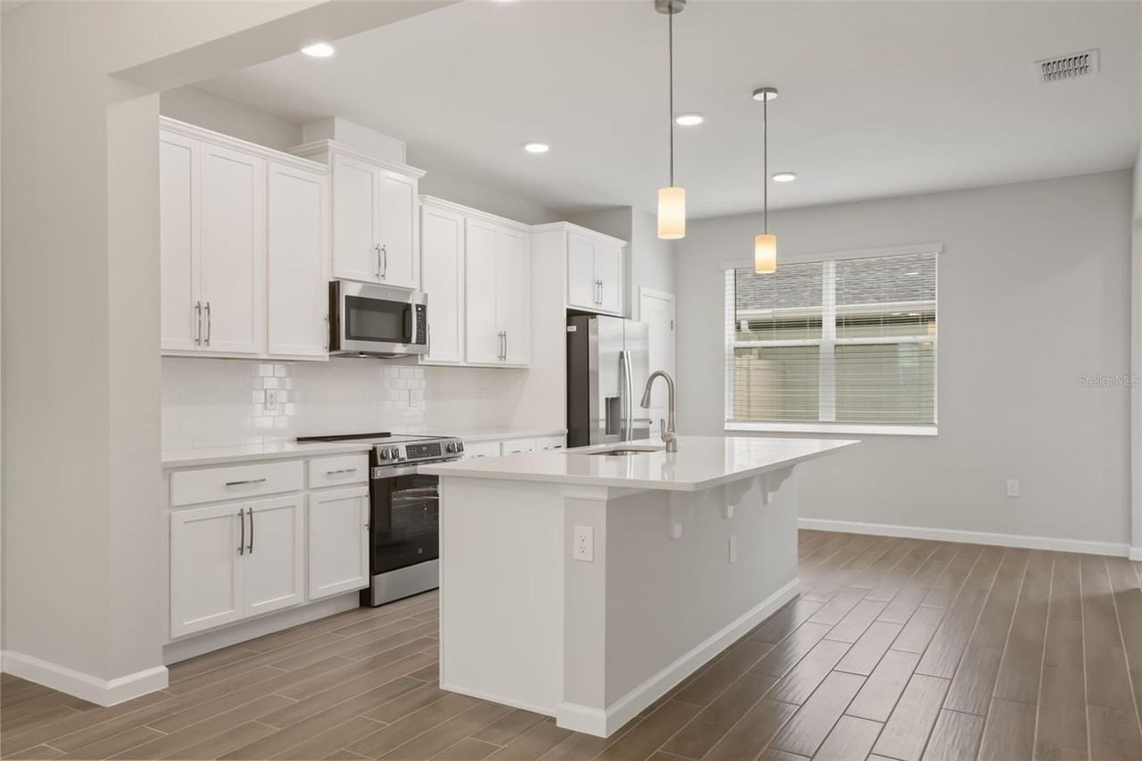 1394 Mount Royal Dr - Photo 4 of 28