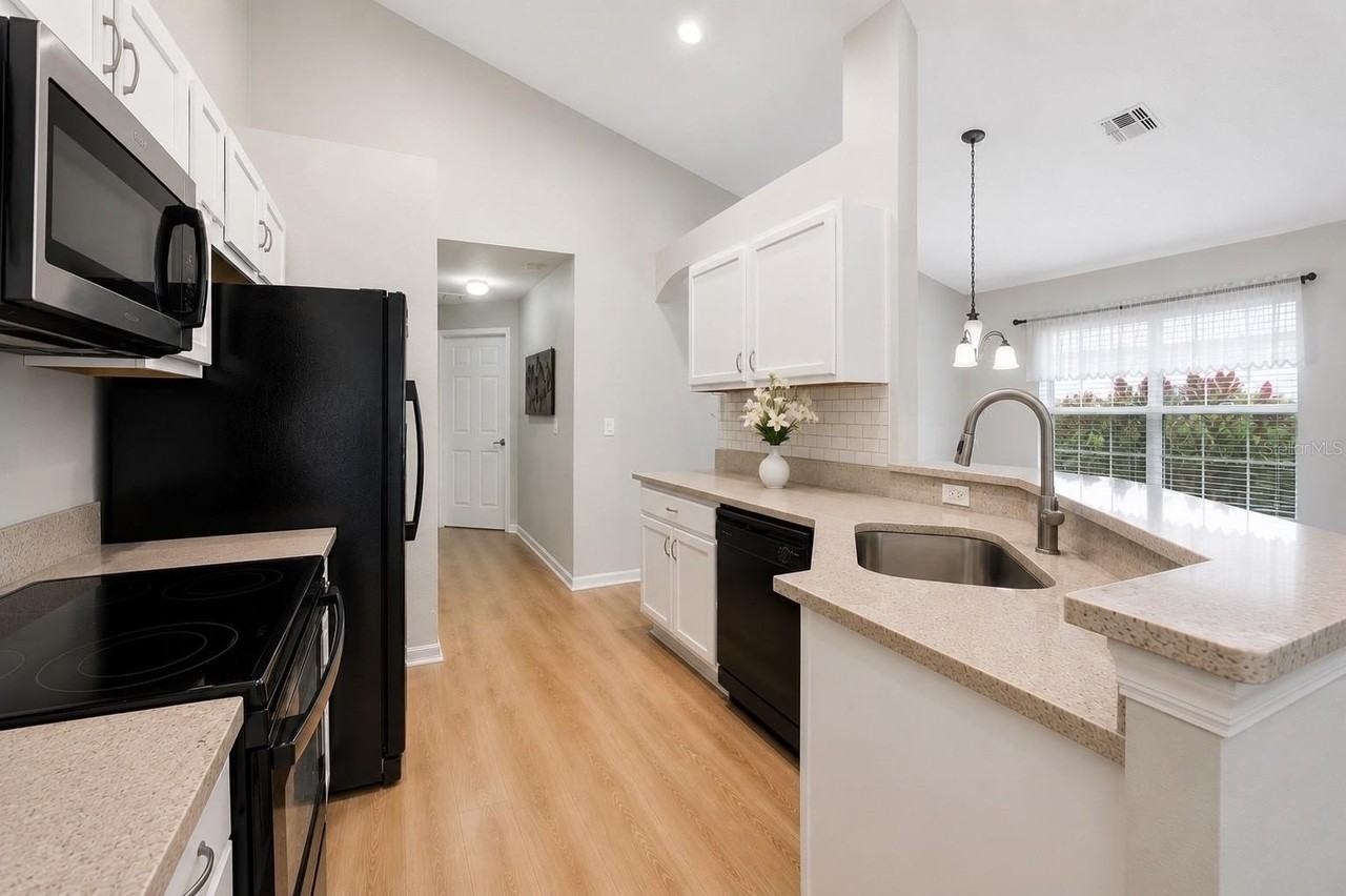 2520 Dharma Cir - Photo 5 of 15