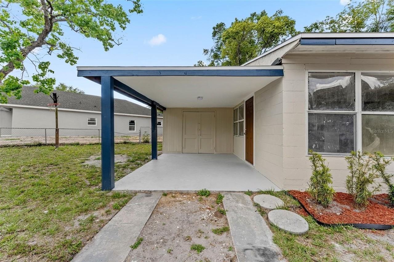 1218 Crescent St - Photo 3 of 33