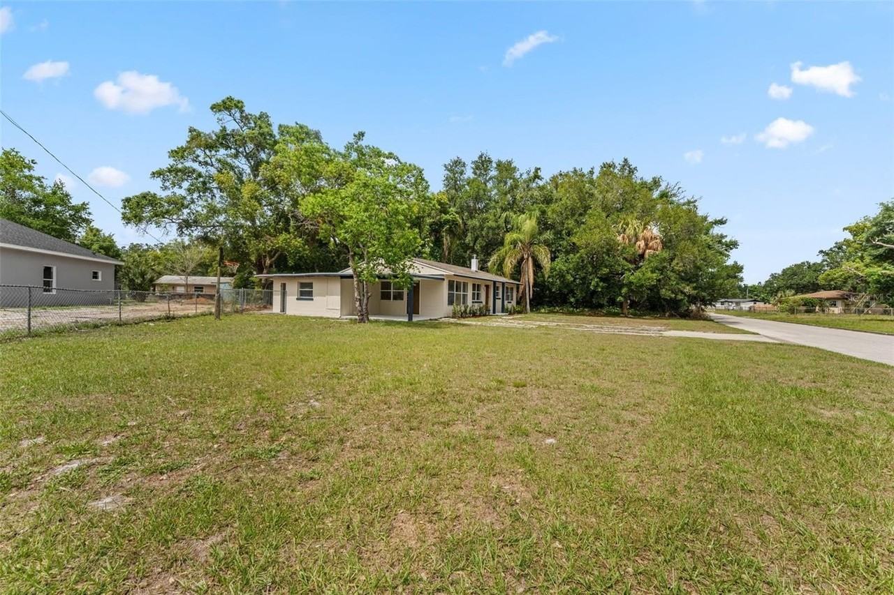 1218 Crescent St - Photo 4 of 33