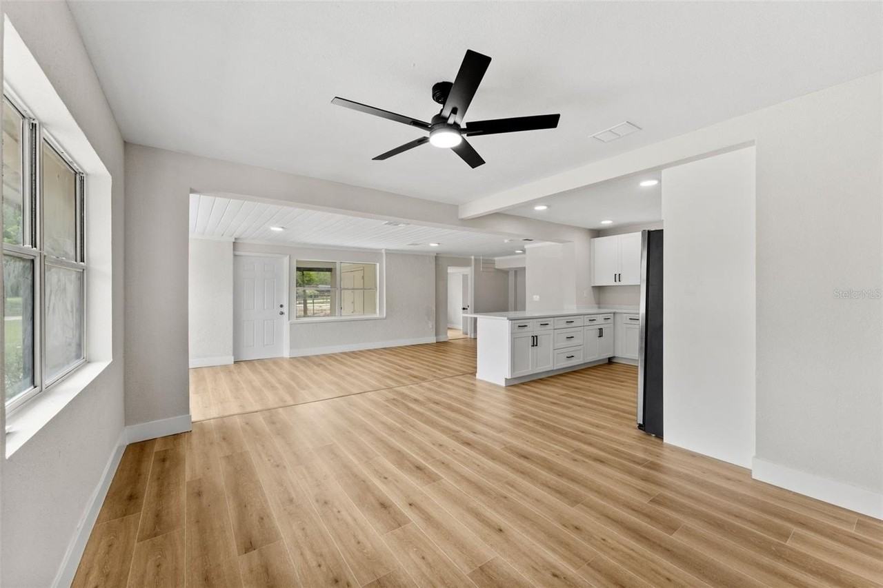 1218 Crescent St - Photo 5 of 33