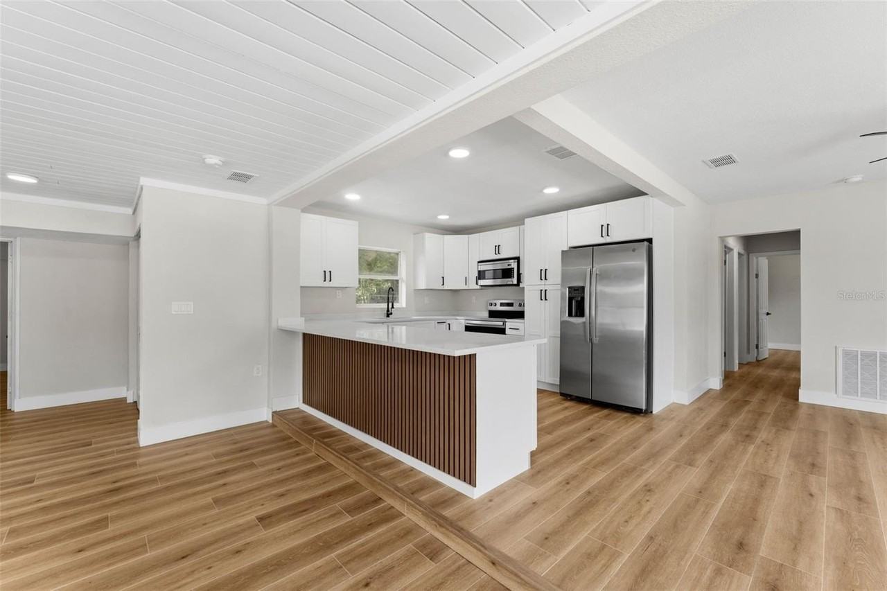 1218 Crescent St - Photo 7 of 33