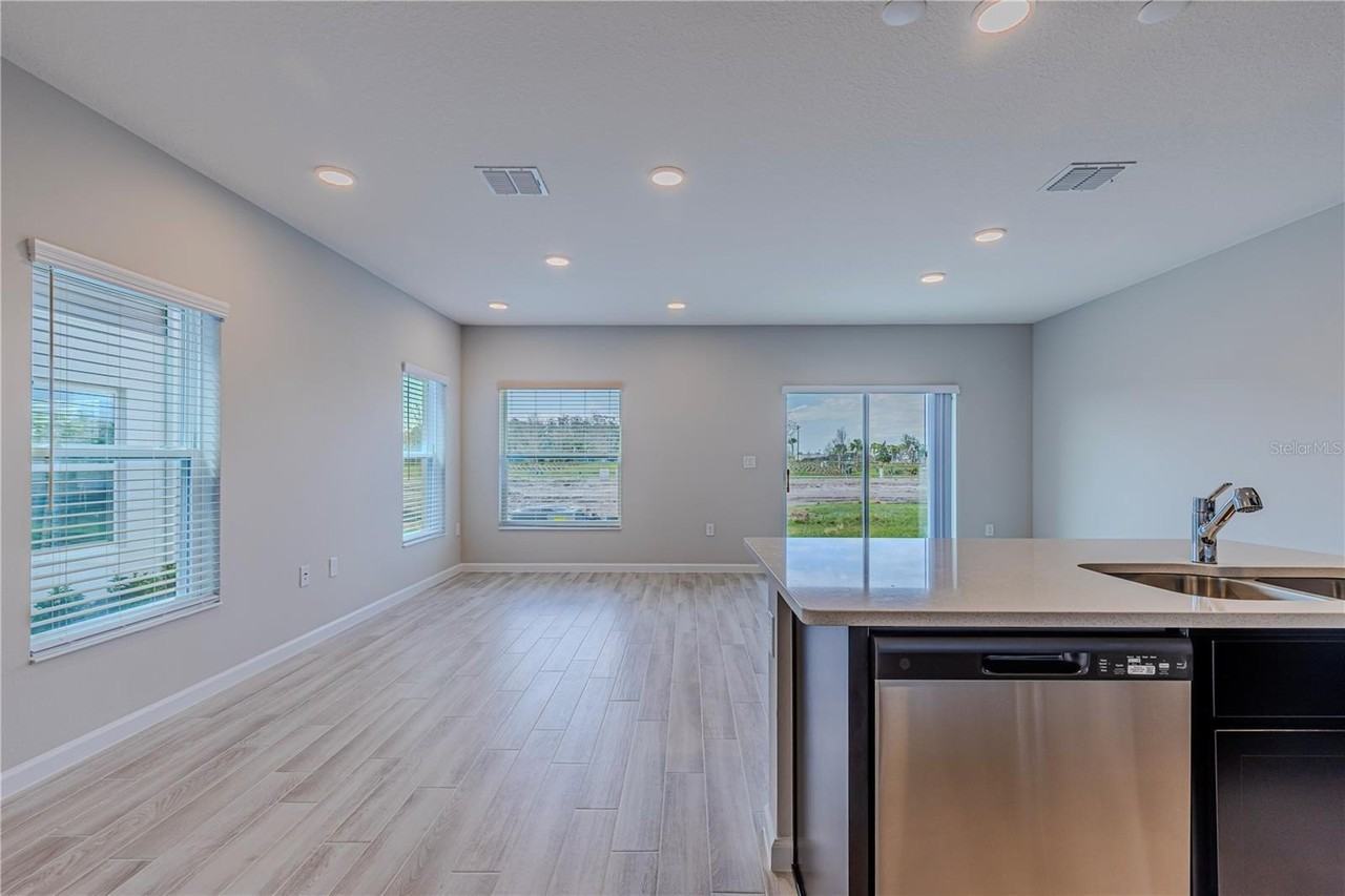5060 Rain Shadow Dr - Photo 5 of 50