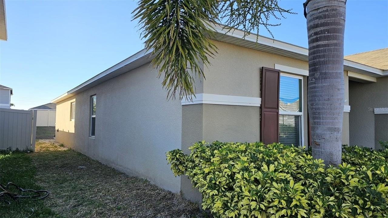 308 Lake Lucerne Way - Photo 3 of 11