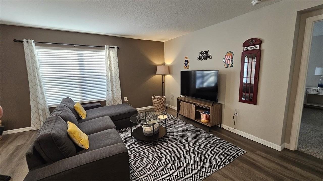 308 Lake Lucerne Way - Photo 4 of 11