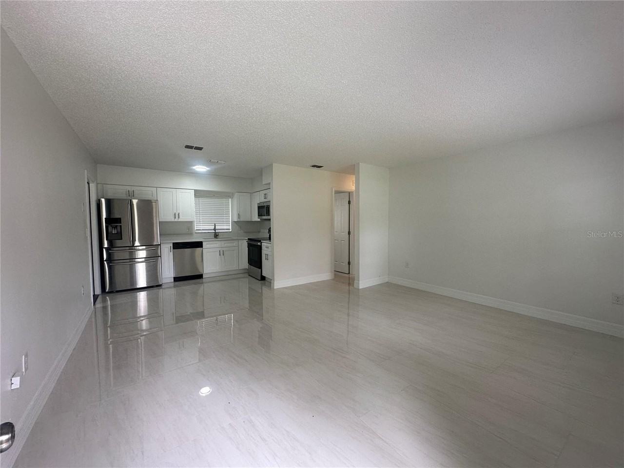 25527 Antler St - Photo 4 of 16