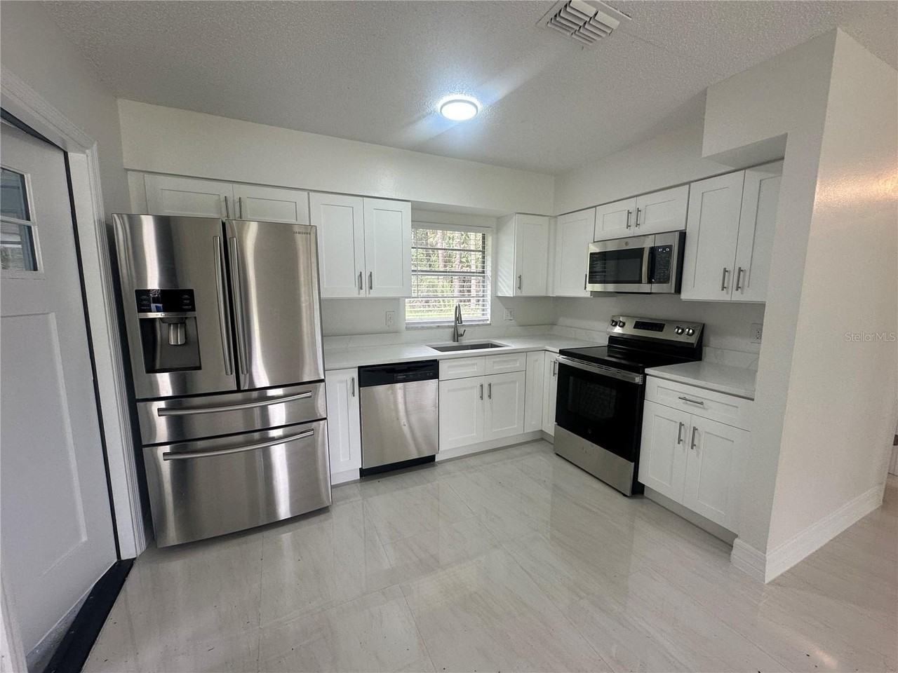 25527 Antler St - Photo 5 of 16