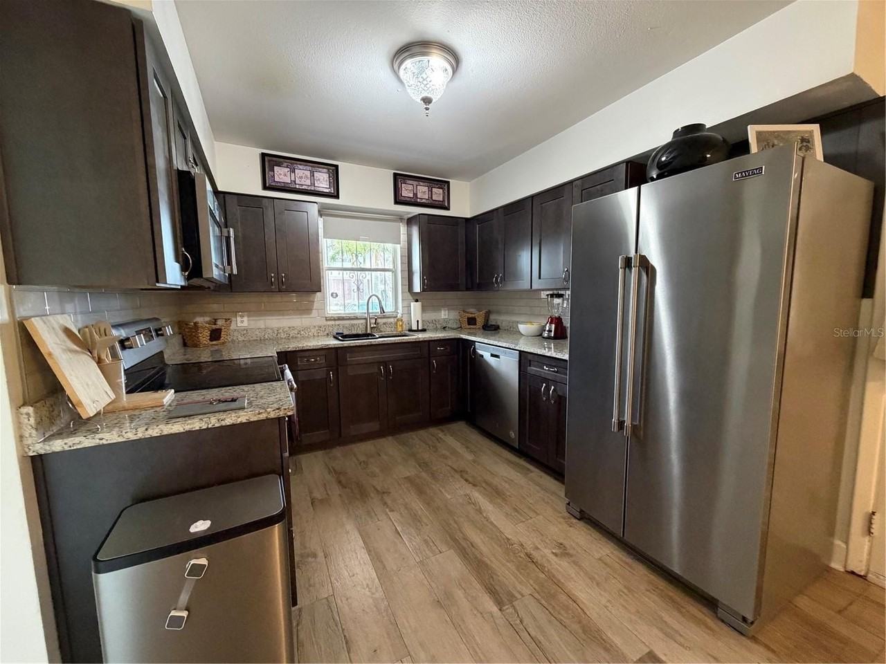 3230 W Saint Conrad St - Photo 3 of 19