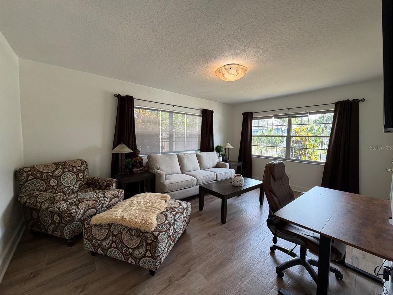 3230 W Saint Conrad St - Photo 5 of 19