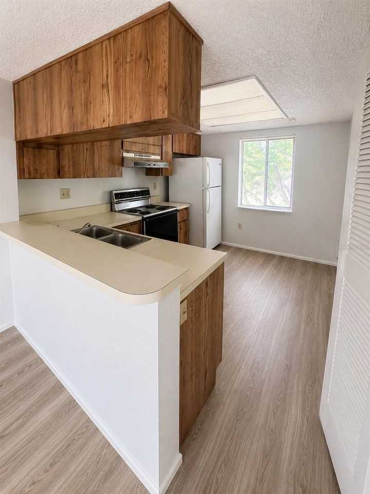 112 Cypress Ct #112 - Photo 4 of 13