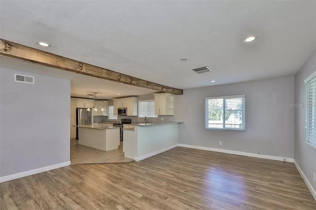 3219 W Leroy St - Photo 3 of 21