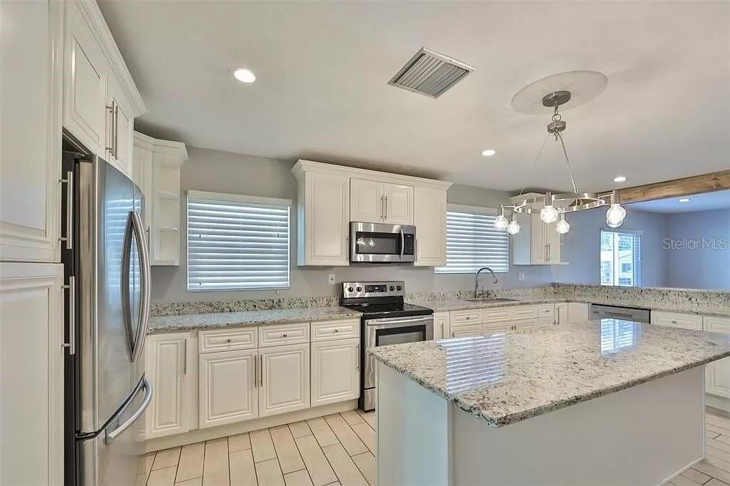 3219 W Leroy St - Photo 4 of 21