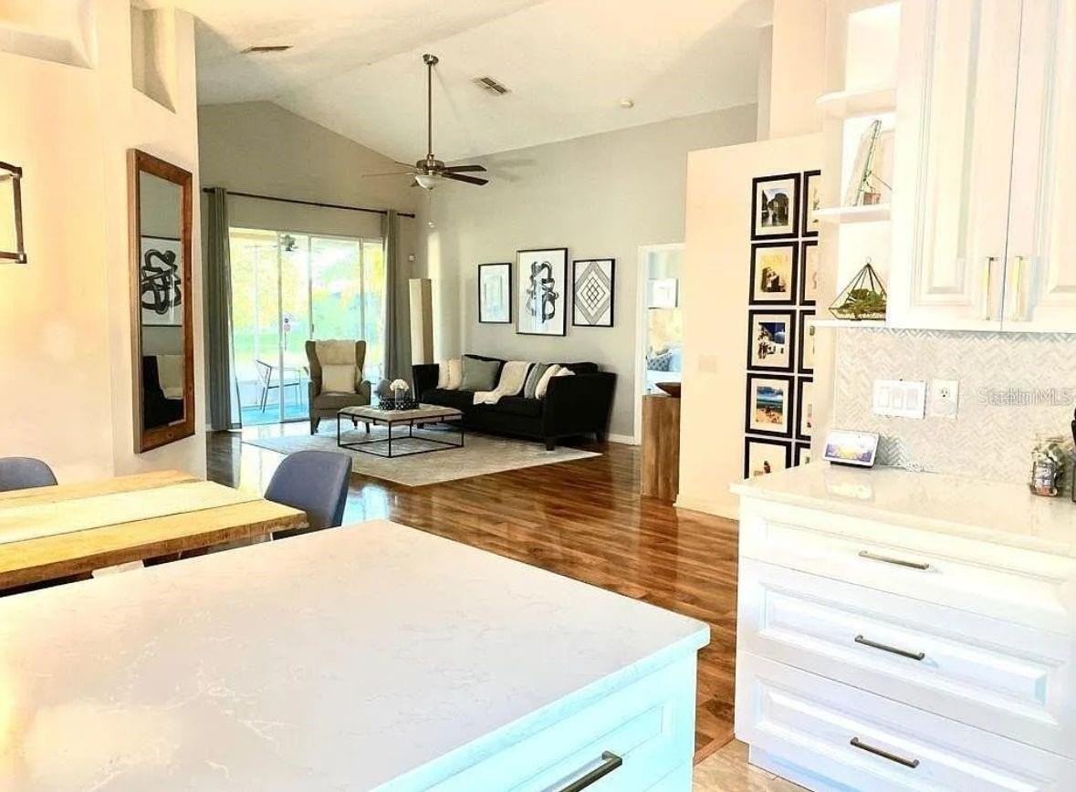 31352 Golden Gate Dr - Photo 3 of 10