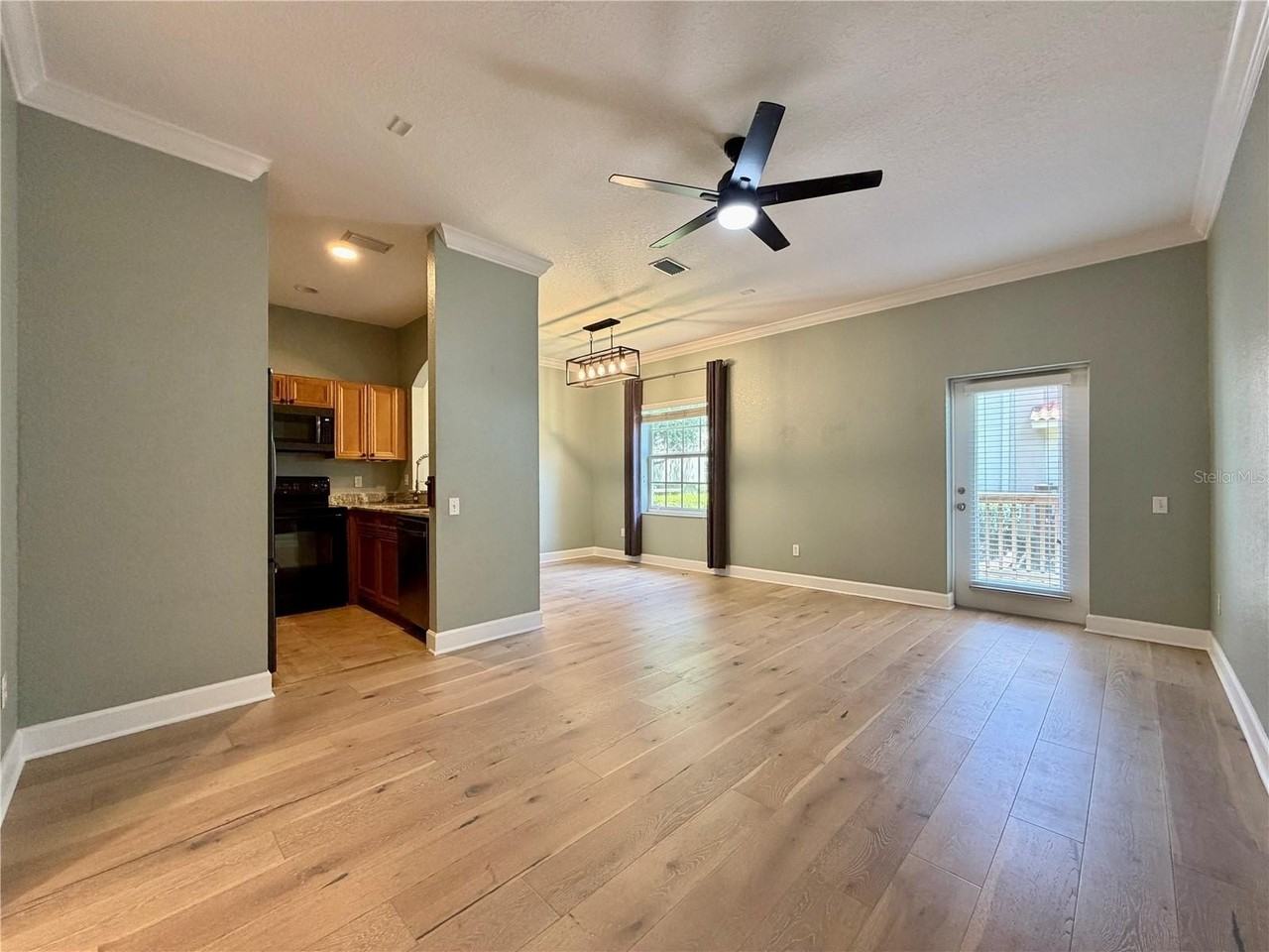 526 101st Ave N - Photo 7 of 38