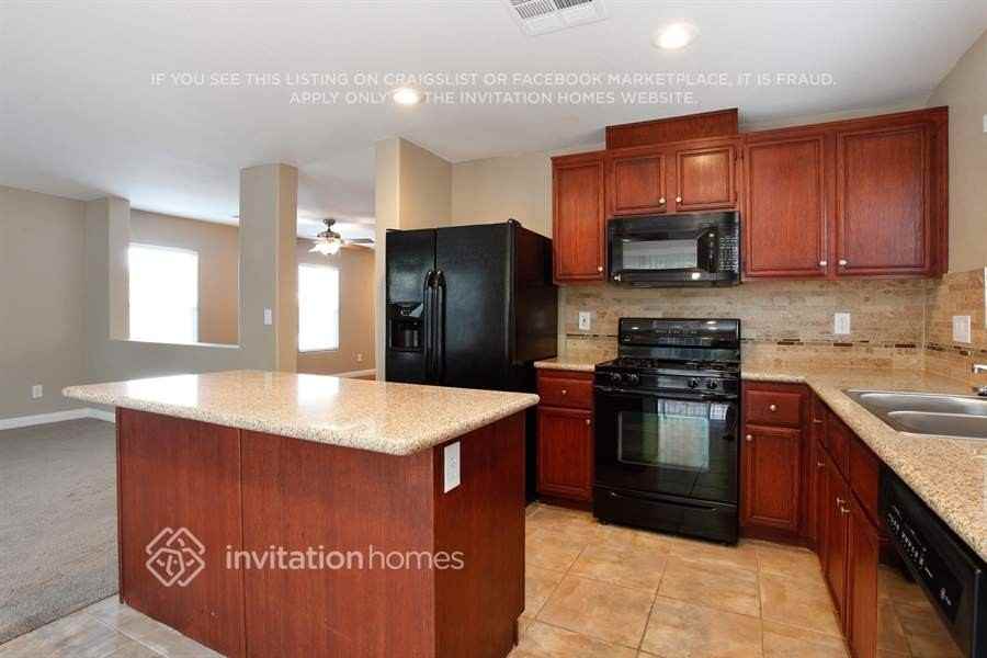5000 Diamond Ranch Ave - Photo 5 of 20