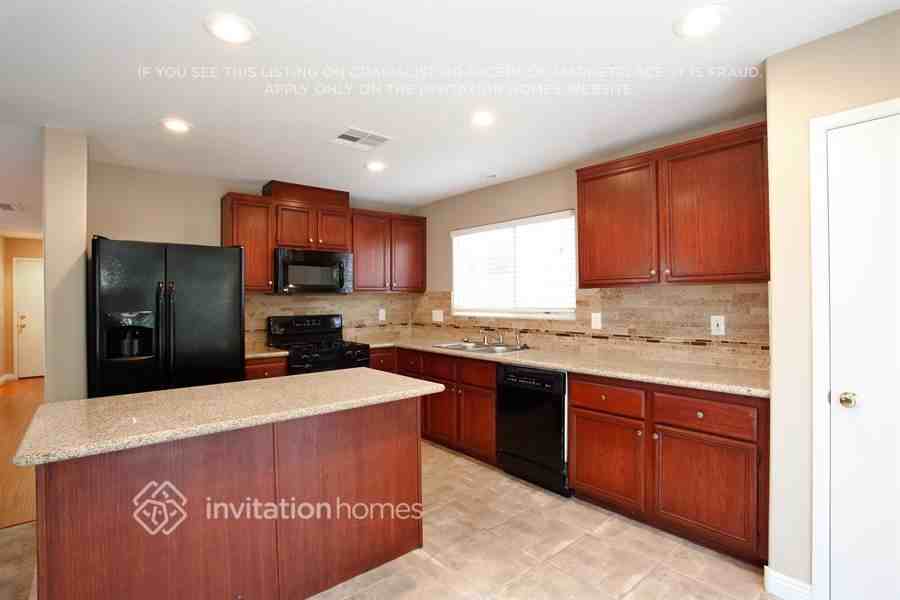 5000 Diamond Ranch Ave - Photo 6 of 20