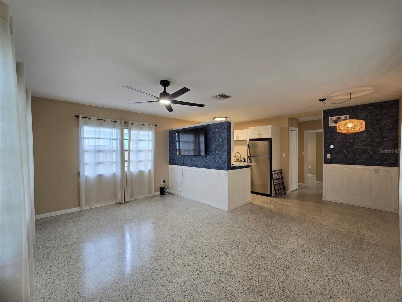 5712 Dartmouth Ave N - Photo 2 of 22