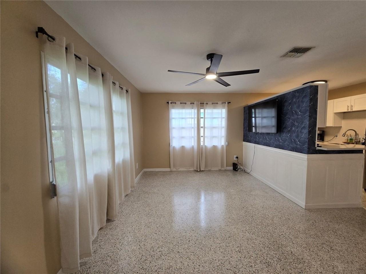 5712 Dartmouth Ave N - Photo 3 of 22